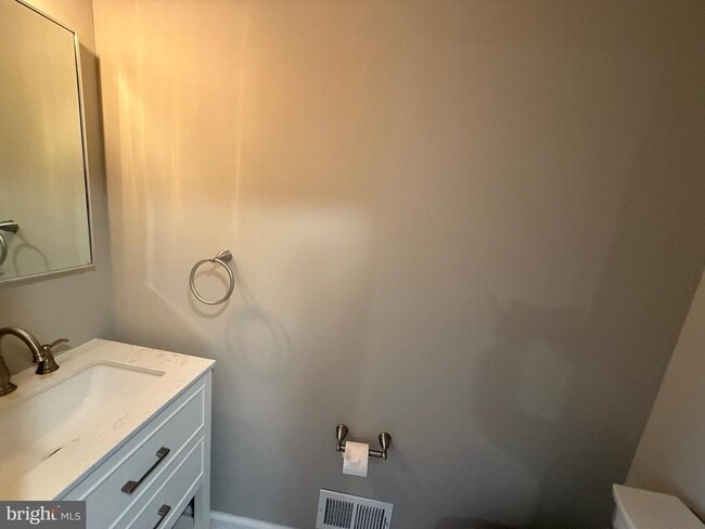 Photo - 28 Drewes Ct