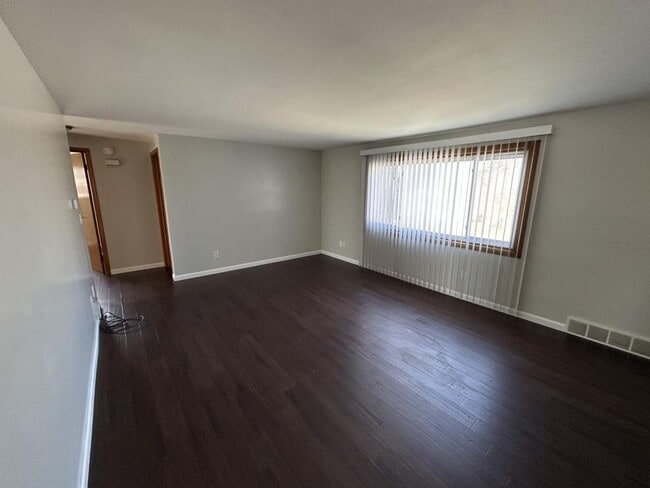 Photo - 205 Argus Dr Unidad Upper