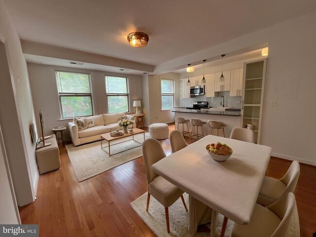 Photo - 1615 Kenyon St NW Unit 20