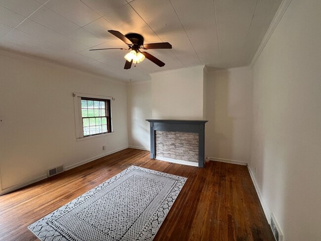 Building Photo - 208-210 McClure Unit 210 McClure