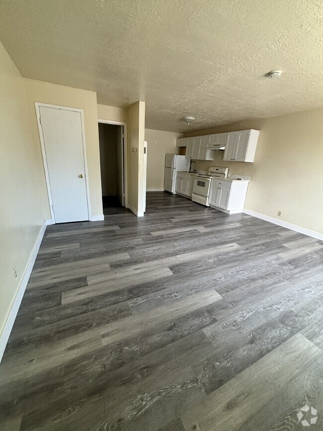 Building Photo - Charming Studio Apartment in Atwater – Con...