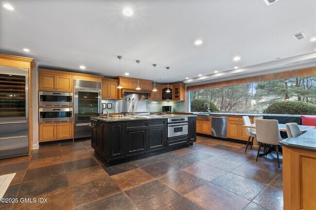 173 Stanwich Rd