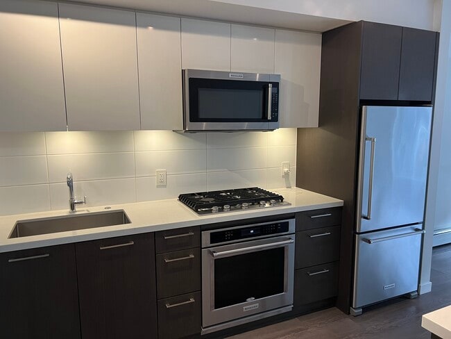 Building Photo - 302-384 E 1st Avenue Unit 302