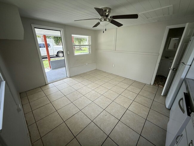 Photo - 14035 W River Rd