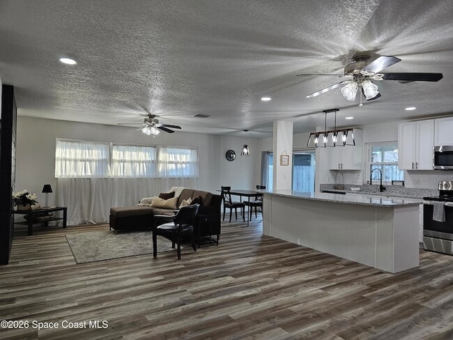 Photo - 872 Sadnet Cir NE