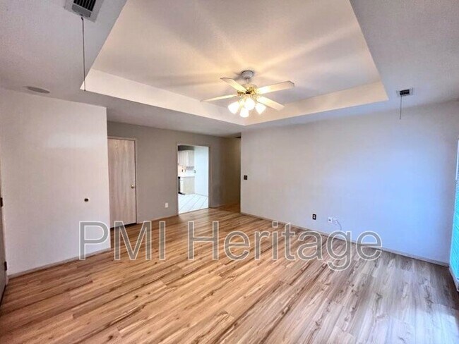 Photo - 884 N Daisy Ln