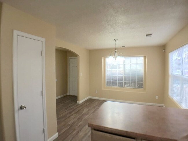 Photo - Ventana Ranch 3 bedroom. Newer Flooring! No Carpet. Huge open living space. Great location.