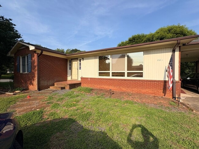 Charming 4-Bedroom Home with Basement and ... - Charming 4-Bedroom Home with Basement and ...