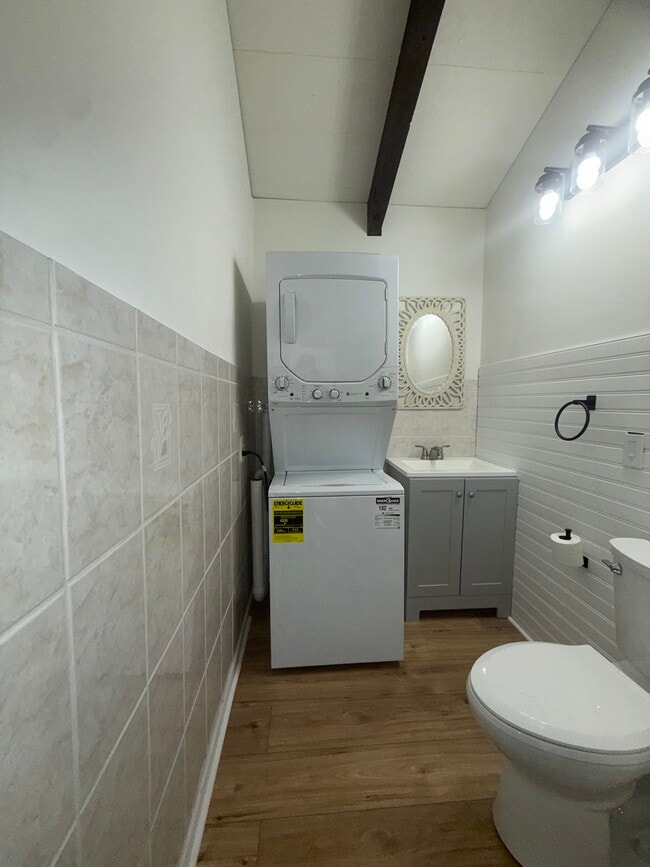 Photo - 12516 W Torquay Rd Unidad Upstairs