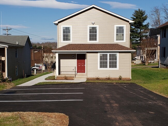 Rear parking - 697 E Piedmont St Unit 102