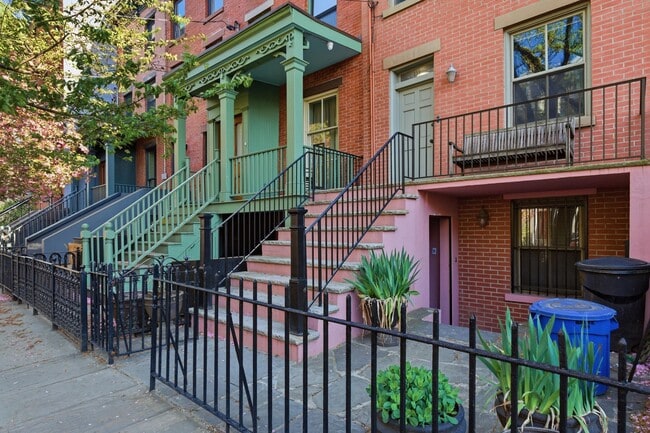 Building Photo - 211 4th St Unit #1