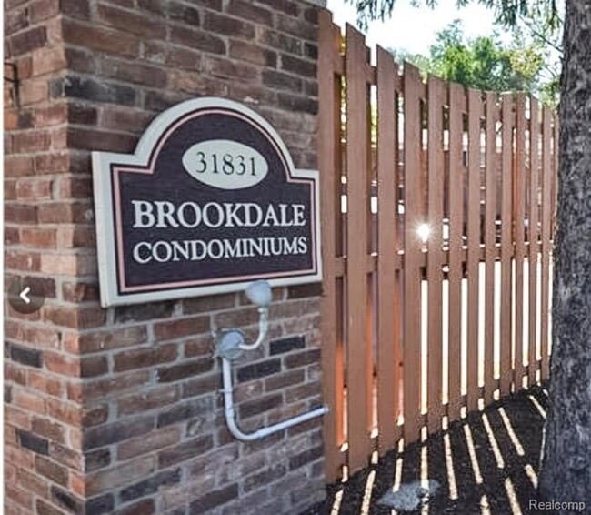 Photo - 31831 Grand River Ave