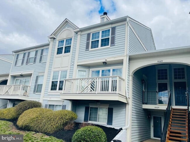 Building Photo - 8069 Stonewall Brigade Ct Unit 201