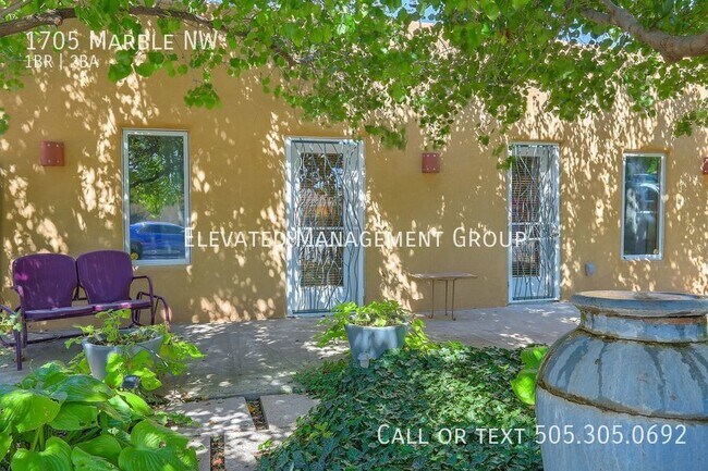 Photo - 1 Bed, 1.5 Bath Glamorous Old Town Bungalo...