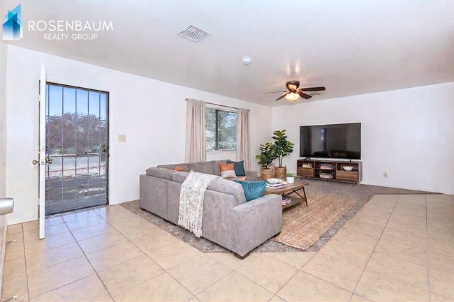 Building Photo - Gorgeous 5-bedroom, 2-baths single level home in Prescott Valley!