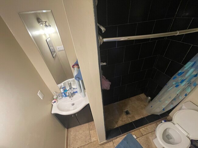 Photo - 614 Victoria St Unit 8