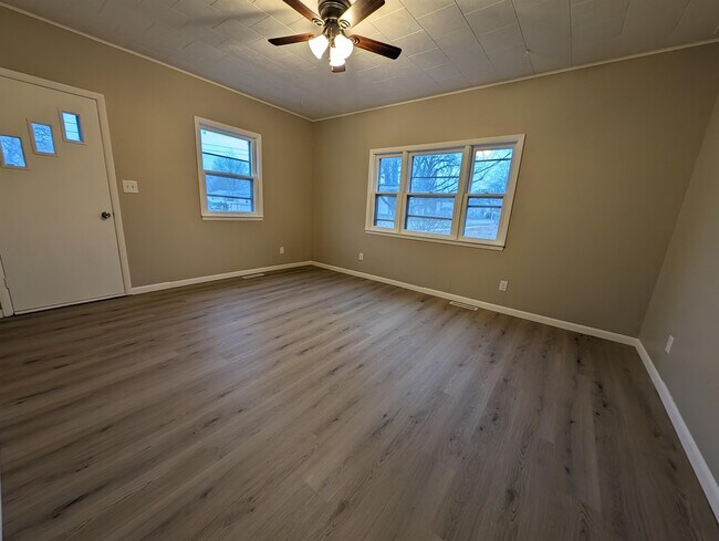 301 6th Ave SW
