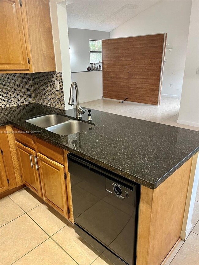 Photo - 415 W Park Dr