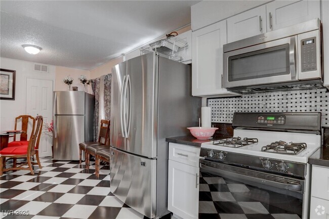 Building Photo - 944 De Met Dr Rental