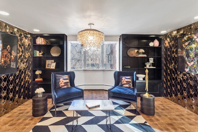 Sala de espera del ascensor - The Brit