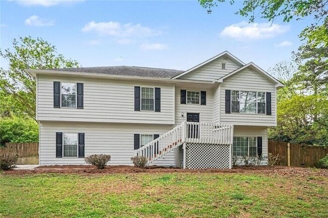 Building Photo - Beautiful, move-in ready split-level home in Hoschton