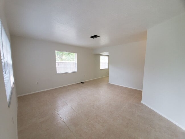 Photo - 3916 25th St W