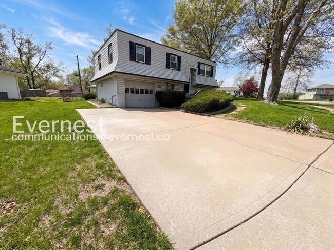 Photo - 3 Bed/1.5 Bath Home with Garage / Pet-Friendly / Coming Soon!