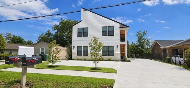 Building Photo - 5102 Haywood St