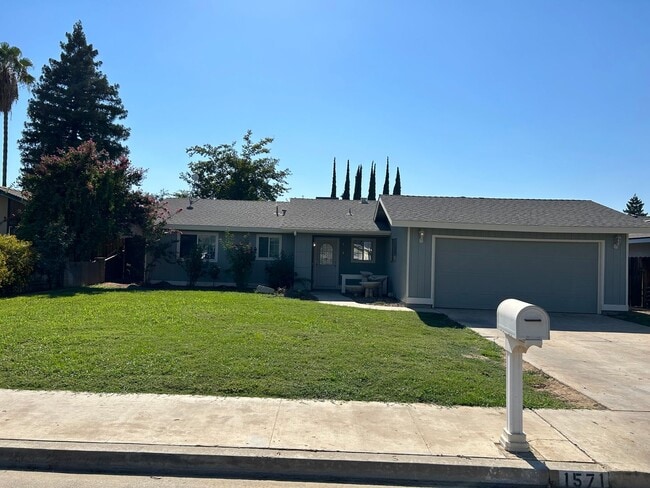 Building Photo - Lots of NEW