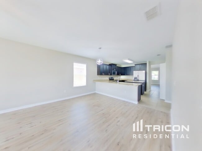 Photo - 1617 Tamarind Rd