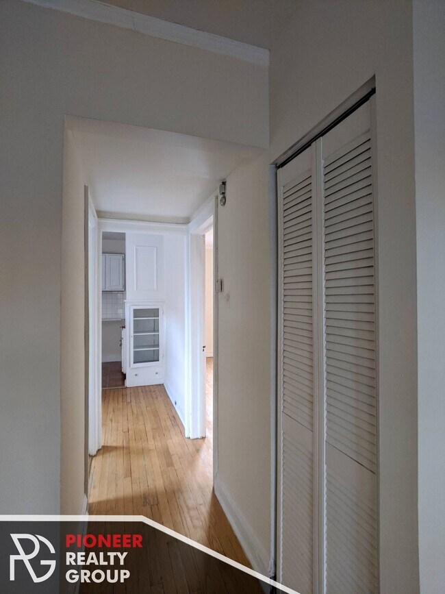 Photo - 2948 N Seminary Ave Unit 1