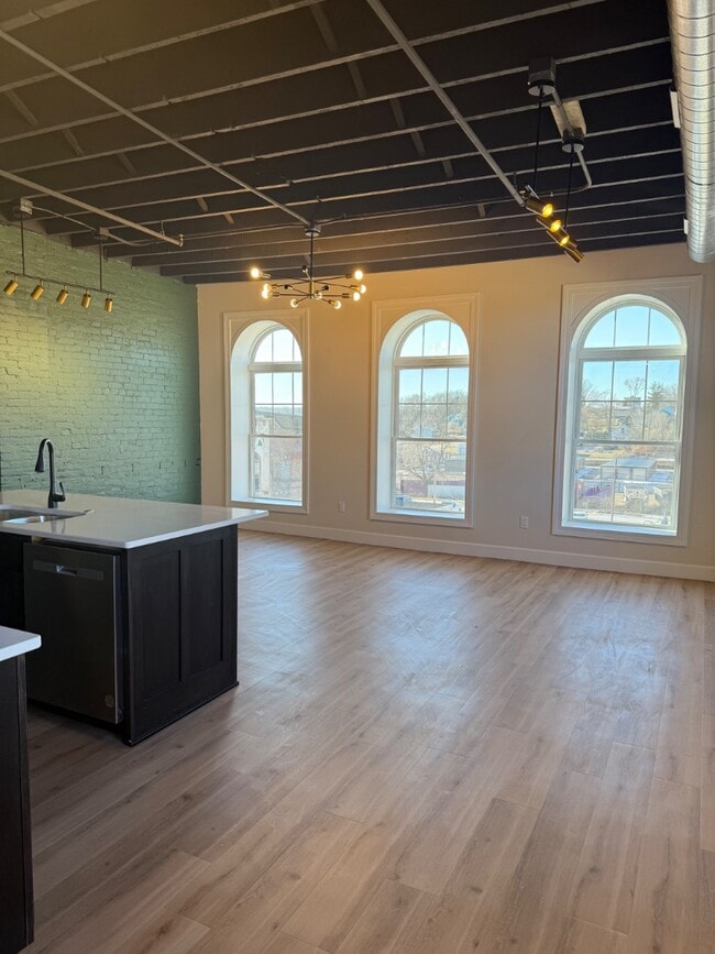 Building Photo - 619 Main St Rental