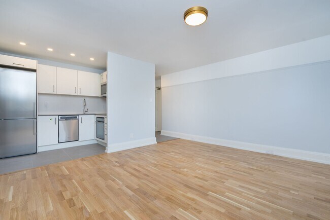 Photo - 110 Oriole Pkwy Unité 202