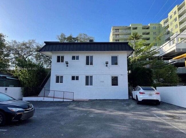 Building Photo - 1152 NW 3rd St Unit 2