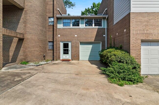 Building Photo - 1300 W Church St Unit 9 Rental
