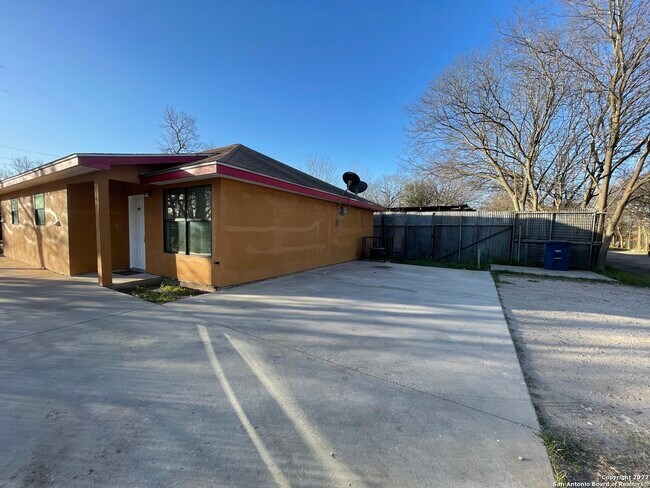 Photo - 1721 Quintana Rd