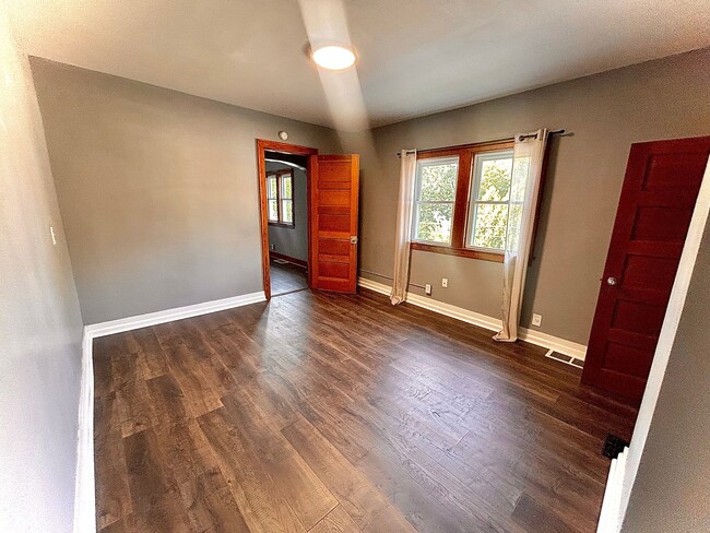Building Photo - 141 N Bates St Unit 2