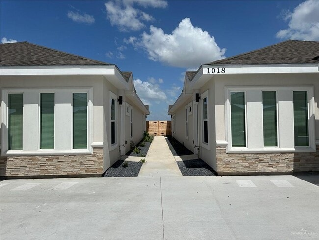 Photo - 1018 N Clarence Ave Apartamento Unidad 1