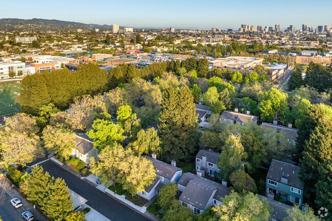 Vista aérea SE - Emery Bay Village