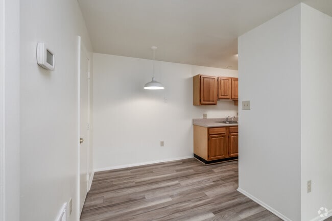 1BR, 1BA - 550SF - Dining Room