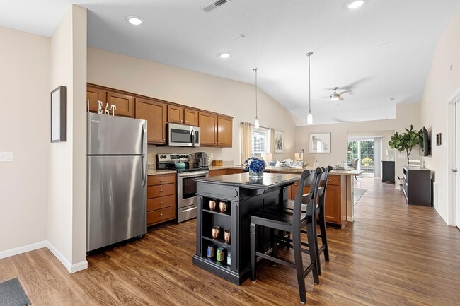 Photo - Redwood White Lake