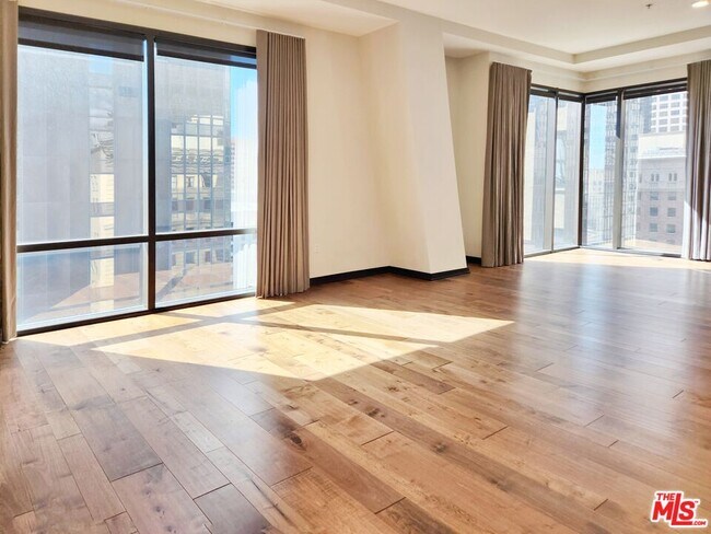 Photo - 655 S Hope St Unidad 1205