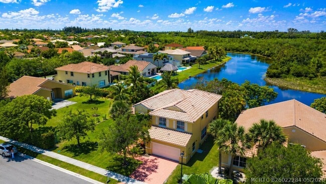 Building Photo - 740 SW 191st Ave