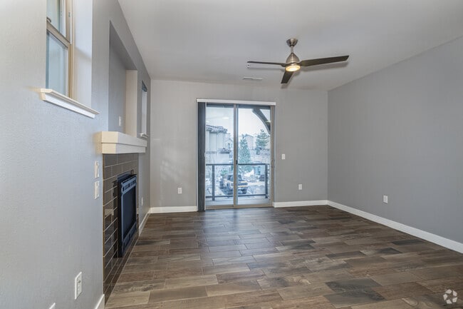 1BR, 1BA - 826SF