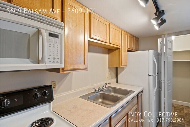 Photo - Move In Special: $300 Off First Month! Unidad 3609-101