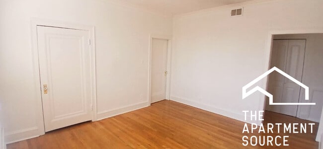 Photo - 4808 W Barry Ave Unidad 2W