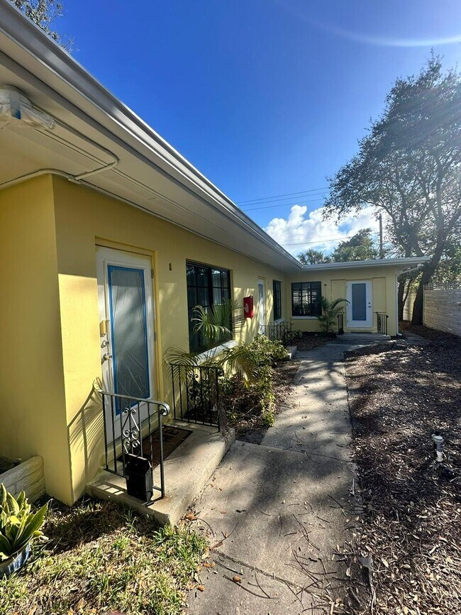 214 S Palmway