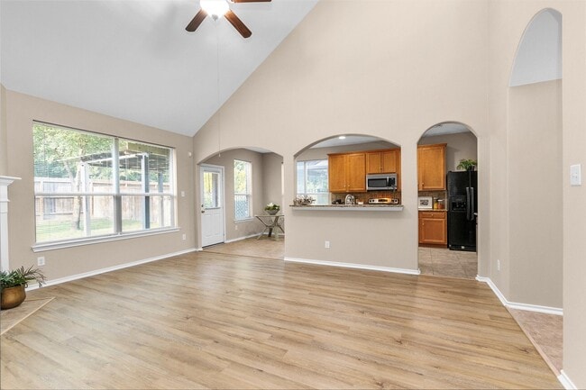 Photo - 115 N Hawkhurst Cir