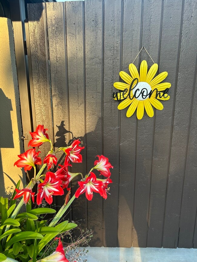 Building Photo - 8208 Truxton Ave