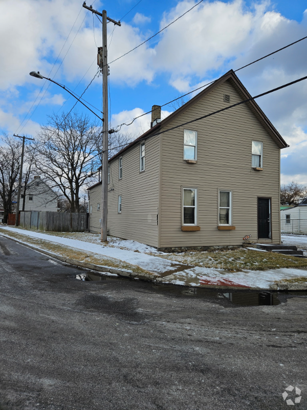 Building Photo - 3137 W 105th St Unit Lower Rental